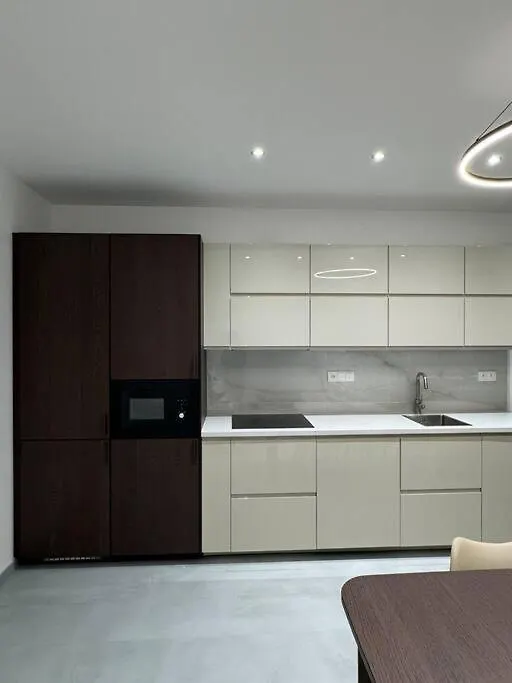 New Modern Large Apartment In New Town 3Bdr Prag