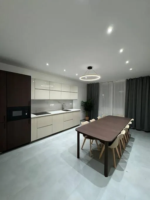 New Modern Large Apartment In New Town 3Bdr Prag