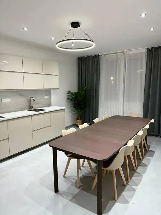 New Modern Large Apartment In New Town 3Bdr Prag