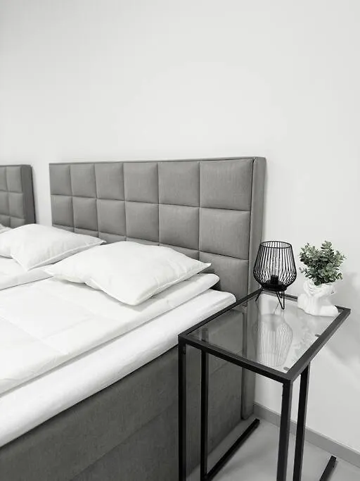 New Modern Large Apartment In New Town 3Bdr Prag